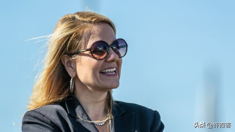 九死一生的阿波罗登月计划，实验中死亡三人，阿姆斯特朗差点牺牲