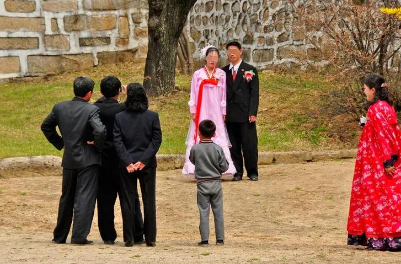 朝鲜美女娶中国小伙,朝鲜姑娘嫁中国小伙子