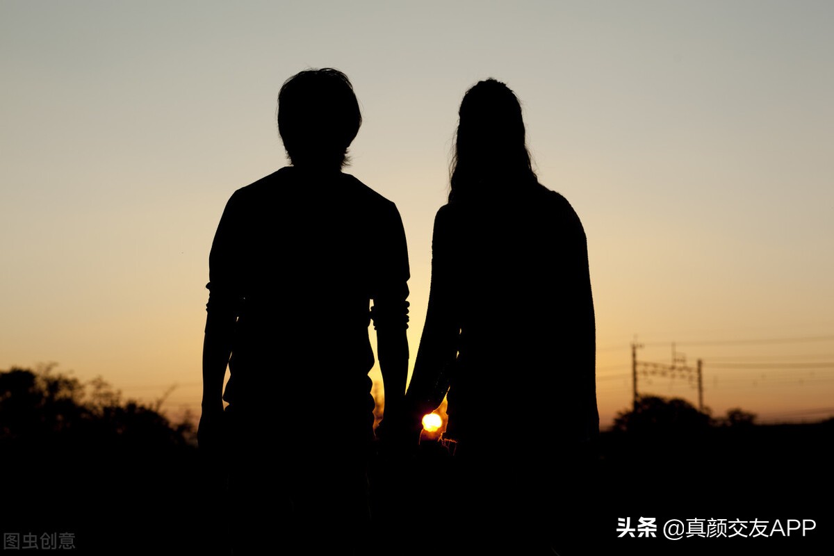 约会怎么自然的牵手和接吻,怎么和相亲对象自然牵手