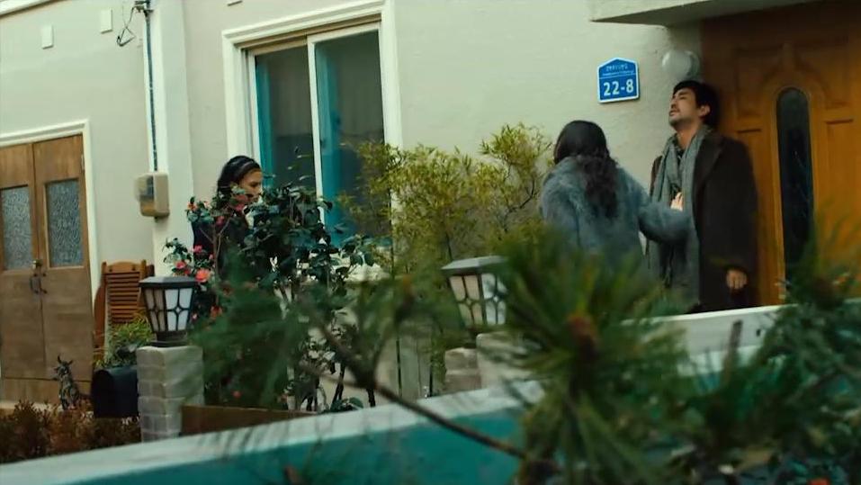 让邻居追妻子的电影,新婚夫妇被隔壁邻居盯上的电影