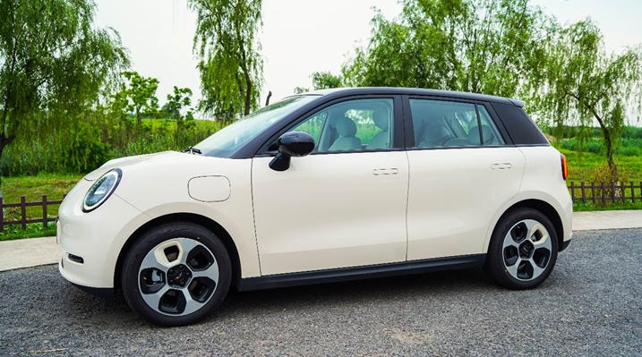 江淮钇为3正式上市,精品小车市场的春天来了