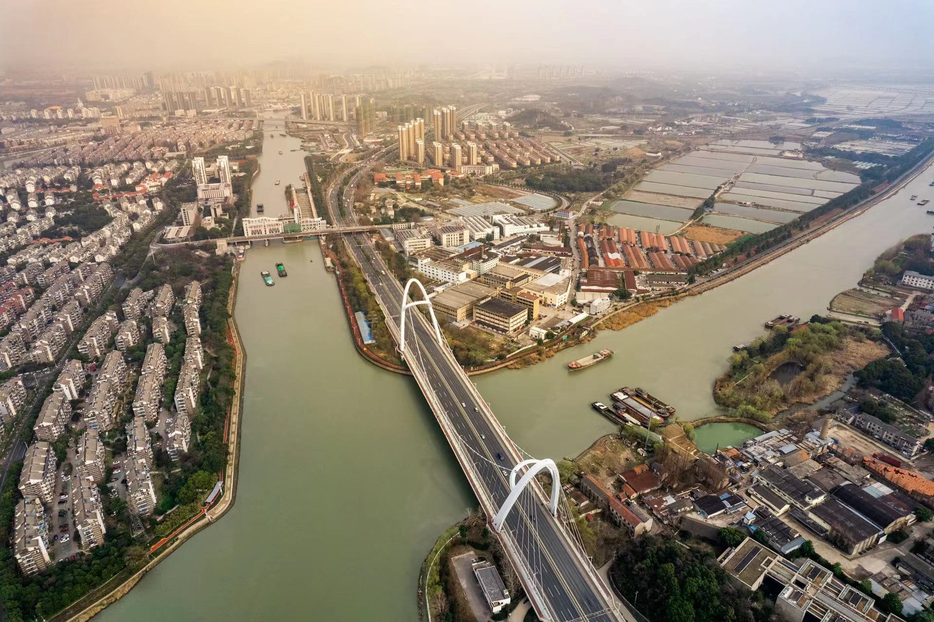 中国建设银行湖州分行吴兴支行,建行上海市分行落实三大战略