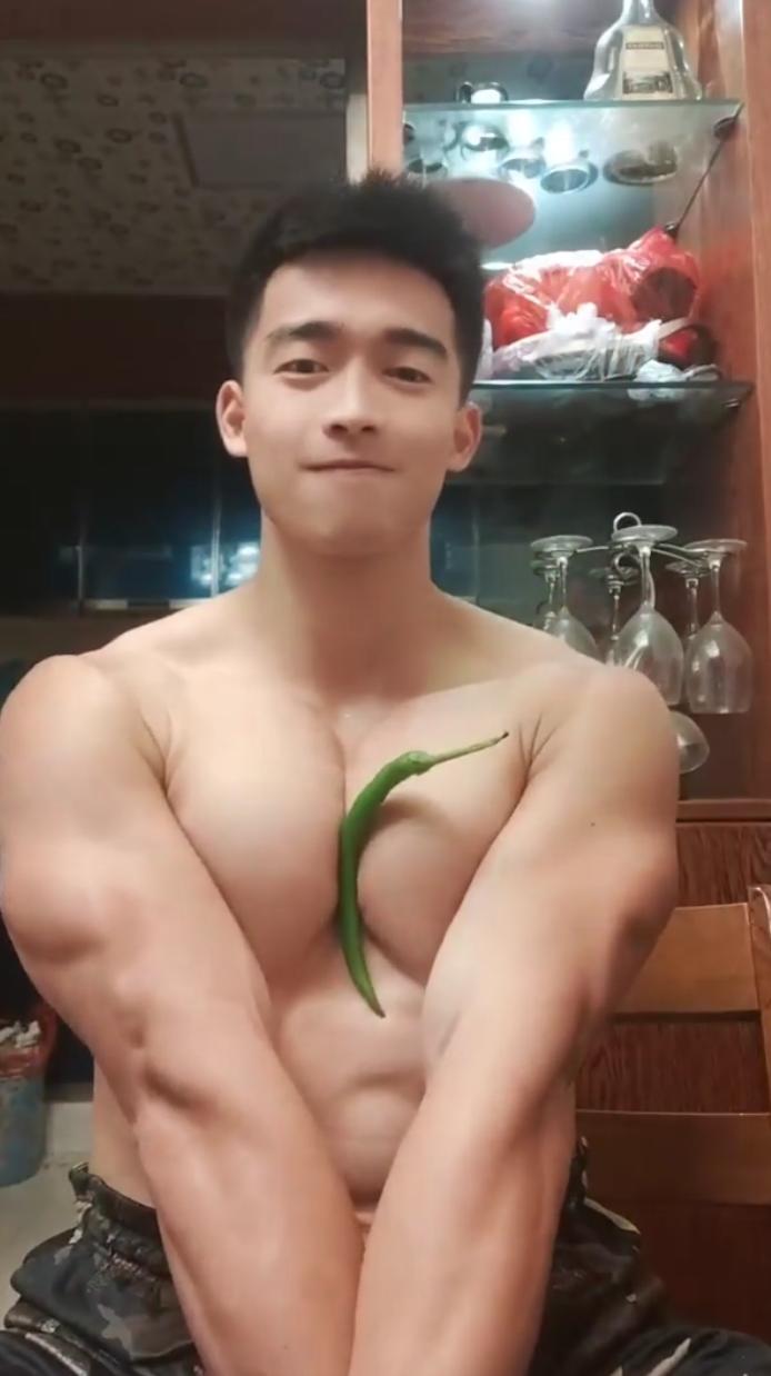 盘点在“视频通话功能”中翻车的网红天菜（一）