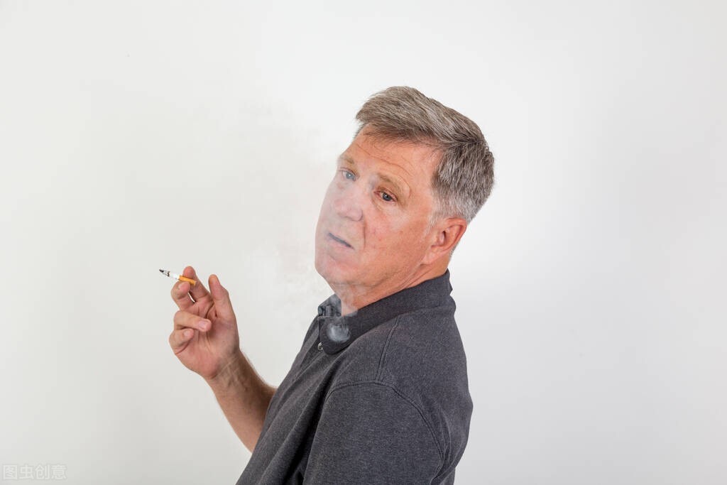 小伙眼睛瞎了,22岁小伙突然失明医生紧急抢救