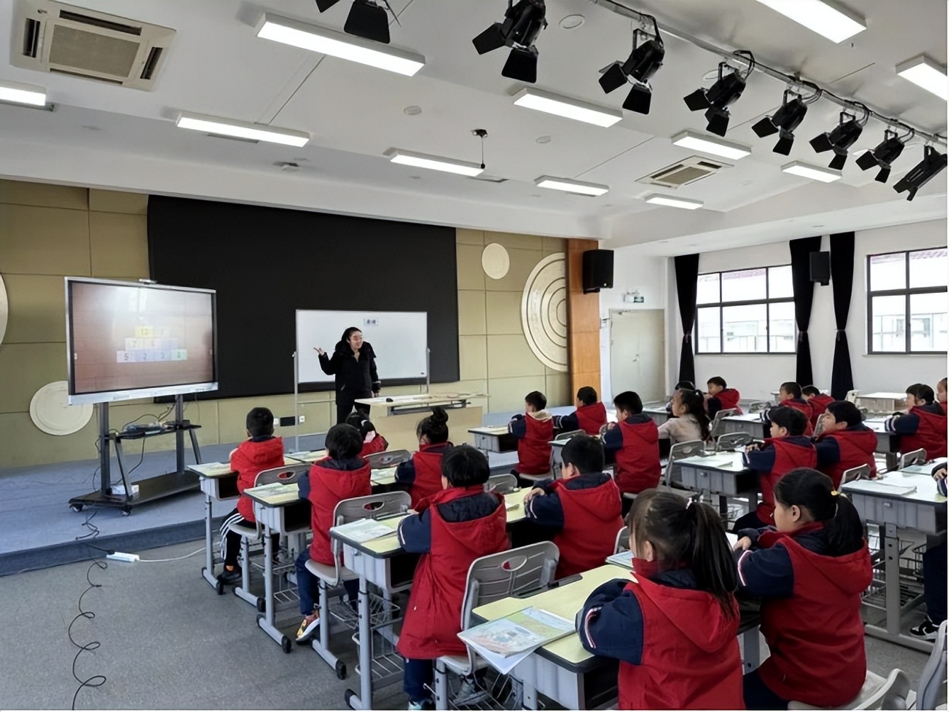 家校共育中小学大课堂,优质教育家校共育