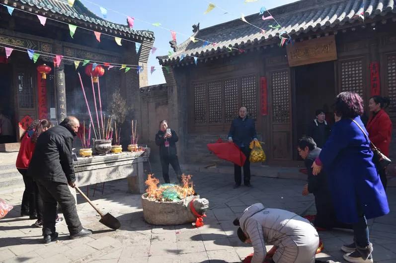 婆婆迷信偏方完整视频,碰到婆婆特别迷信怎么办