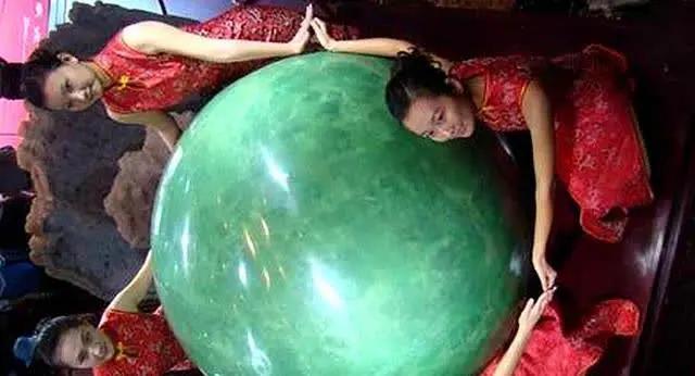 男子挖到巨型夜明珠26亿不肯卖,陕西大叔挖到6吨夜明珠