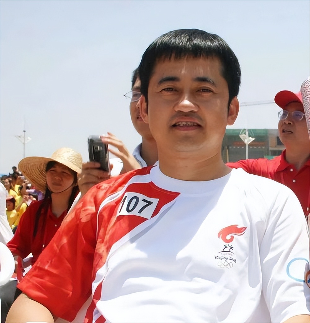 安踏收购了迪桑特和斐乐吗,安踏和克莱签约