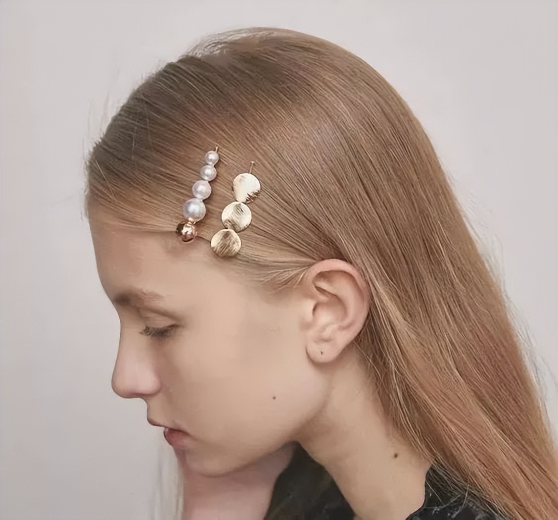 儿童用泫雅风彩色发夹怎么扎好看 (泫雅一字夹发夹佩戴方法)