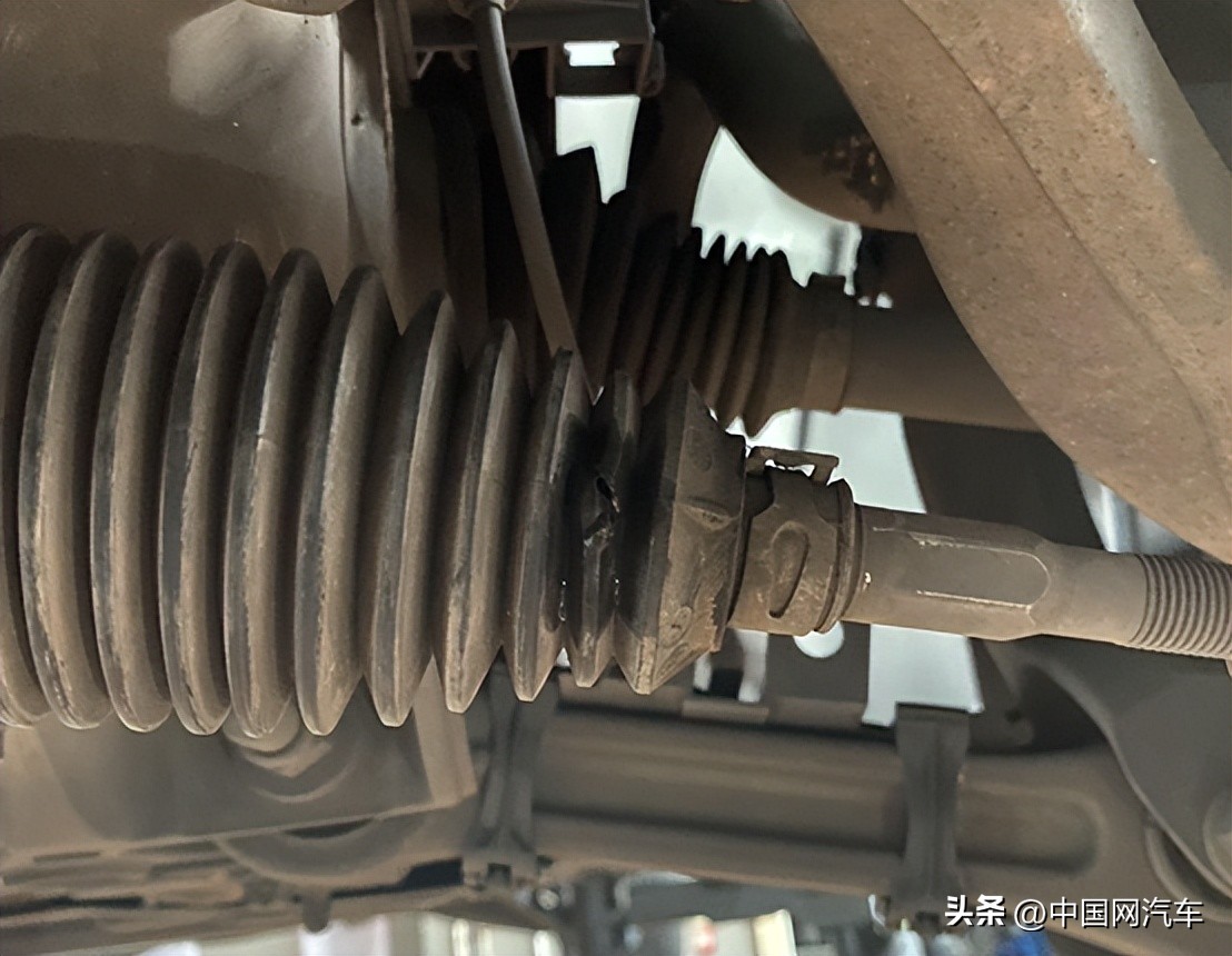 奔驰glc后面密封不严漏水,奔驰glc车内进水处理方法