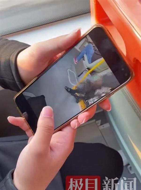 女子辱骂并曝光一男子*拍偷**她大腿网友吵翻!律师他只是不道德,她却