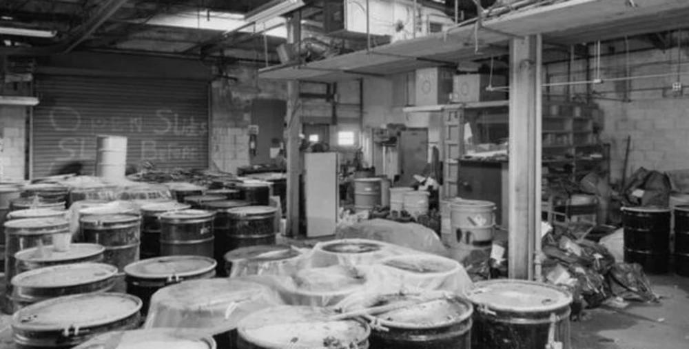 男子喝核辐射水下巴糜烂惨不忍睹,美国男子三年喝下1400瓶核辐射水