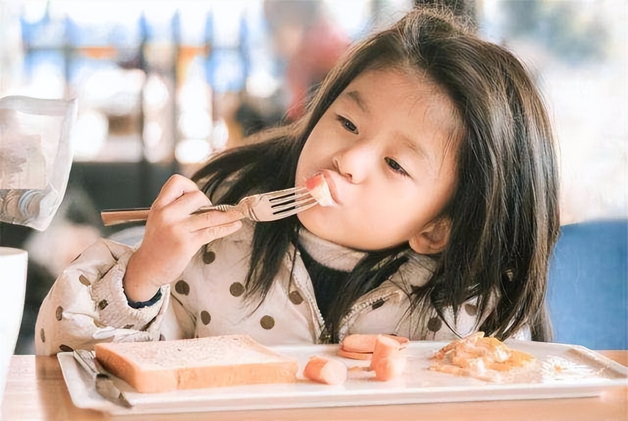 最新1-18岁孩子身高标准表,2022年标准你家孩子身高达标了吗