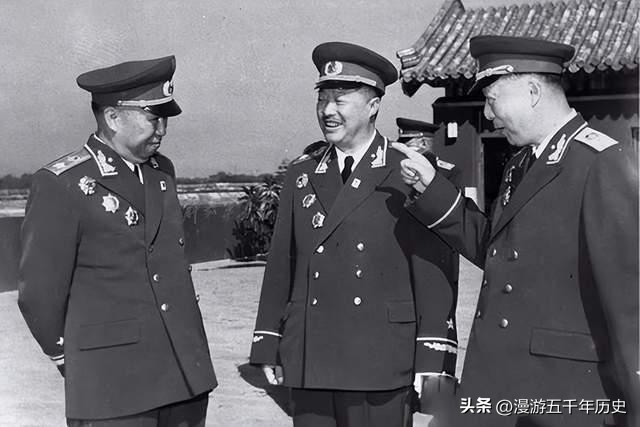 十大元帅最全的一张合影，第二年罗荣桓去世，十大元帅再无全家福