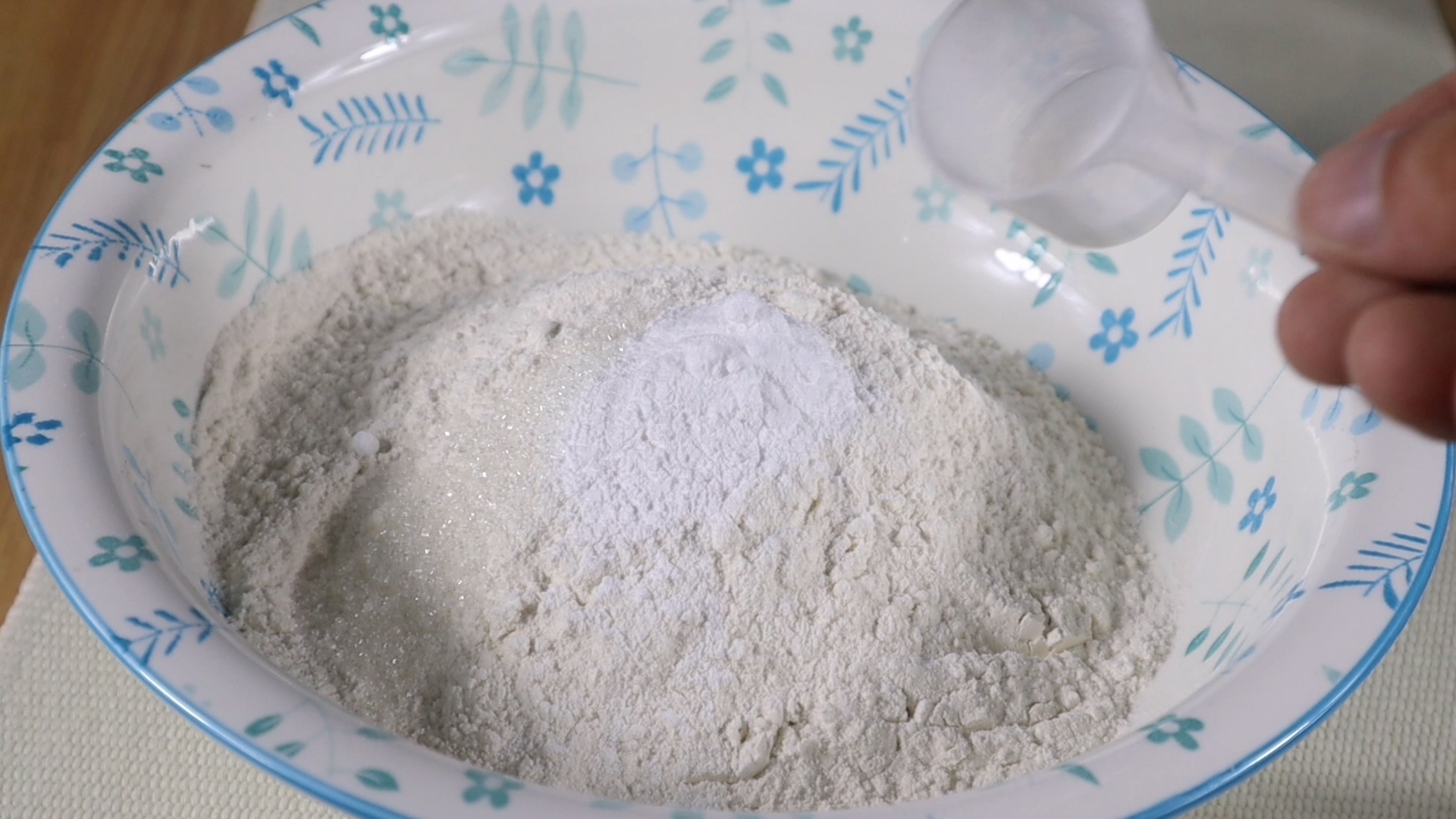 早餐店30年炸油条配方公开,酥脆油条最佳配料配方