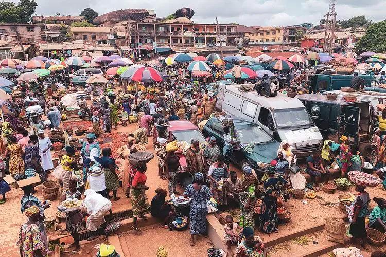 我表哥,去非洲淘金10年赚了1600万,去年在省城买了三套大房子!