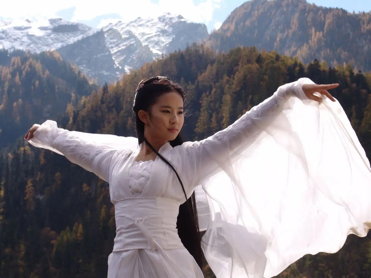 刘亦菲拍摄神雕侠侣现场照曝光 (刘亦菲拍神雕侠侣的时候有多大)