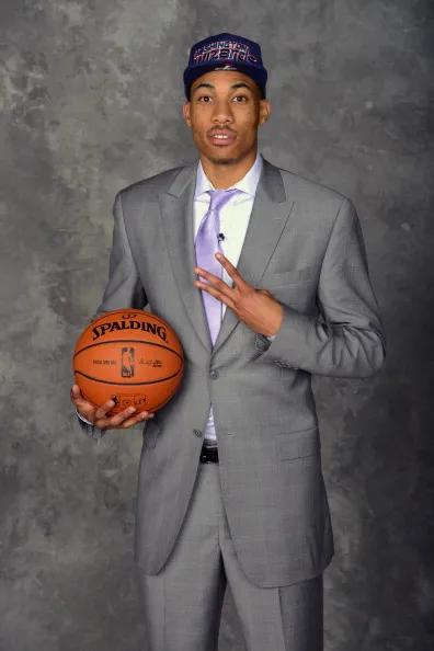 金州勇士张伯伦奥托波特受伤,张伯伦复活