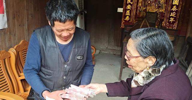 90岁奶奶陈金英的事迹,陈金英十年还债2077万元