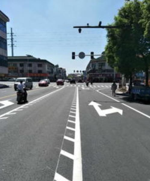 锯齿车道走错了可以首次免罚吗,车道上划的锯齿车道是怎么回事