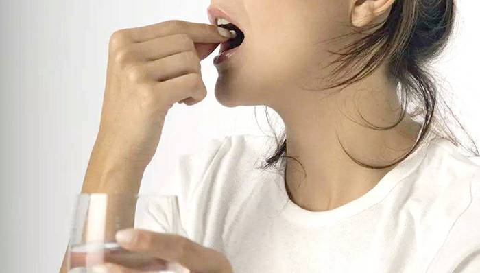 喉咙总感觉有痰又咳不出来怎么办,痰吐不出来咽下去有什么危害