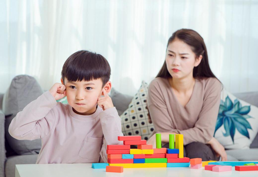 孩子不守规矩怎么教育,小孩不守规矩怎么教育孩子