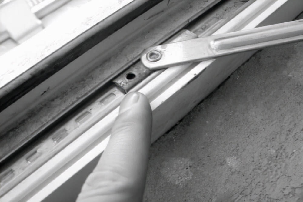 冬天窗户防风保暖最好的办法,冬天窗户漏风怎么最省钱保暖