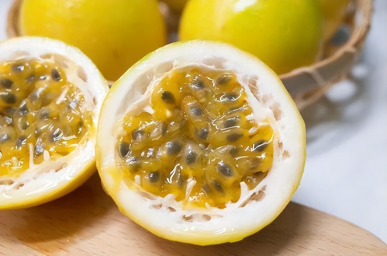 医生肠胃不好尽量少吃四类食物,胃粘膜不好的人适合吃什么水果