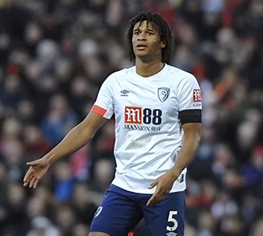 曼城后卫纳坦阿克,纳坦阿克多特