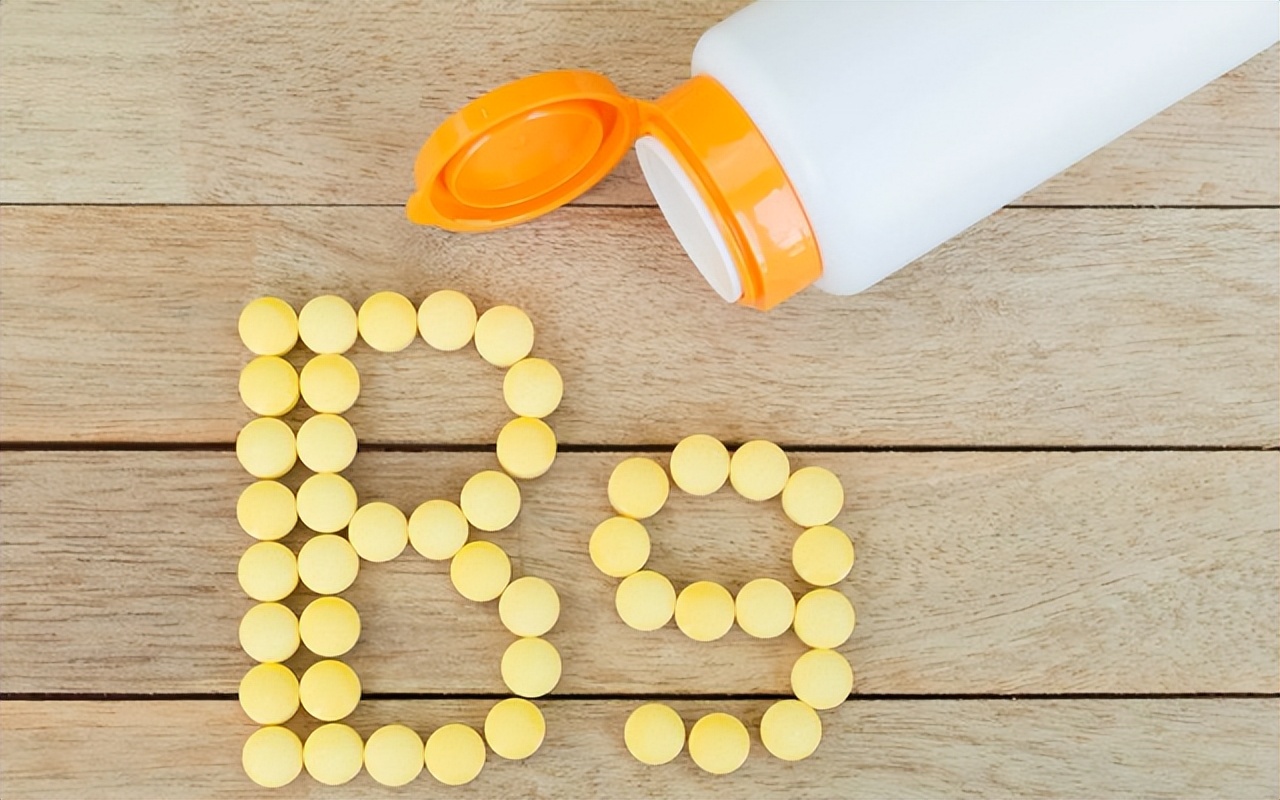 成人每天吃一粒叶酸有没有害处,女性45岁以后每天服用叶酸会怎样