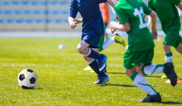 足球的来历和足球的好处,体育小知识足球起源于哪个国家