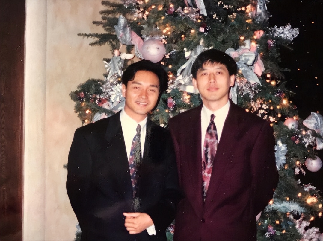 20年后再看张国荣：为何他会对一个男人情有独钟？原因尽显可怜！