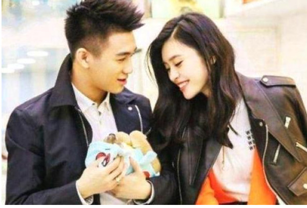 奚梦瑶：母凭子贵嫁豪门，与窦骁绯闻惹争议，她能否坐稳贵妃之路