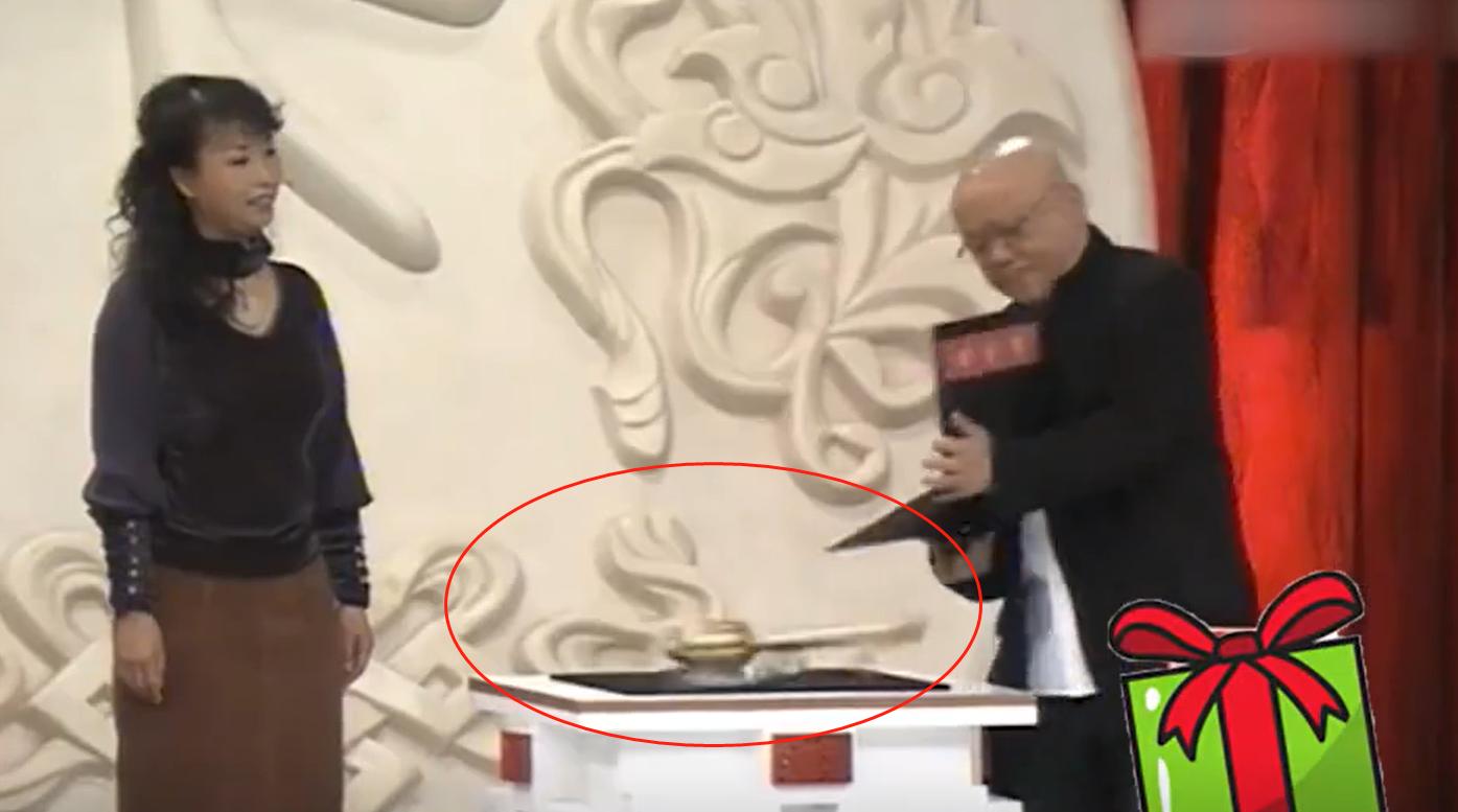 王刚失手砸碎2亿真古董是哪期,天下收藏王刚砸杯子视频