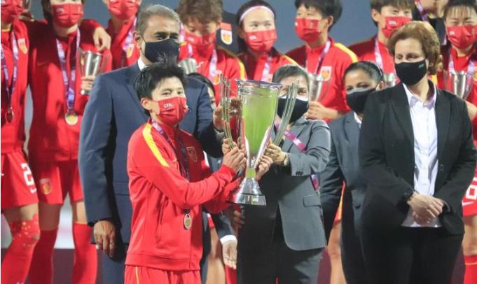 足球博主怒斥国足,请求足球国家队解散