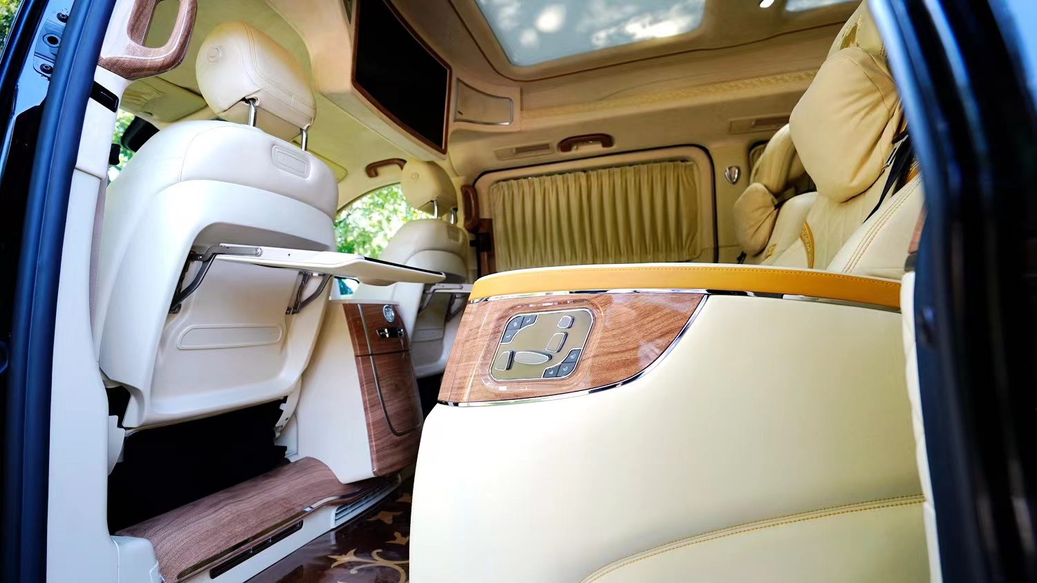 奔驰v980迈巴赫款价格,奔驰商务车详拍价格