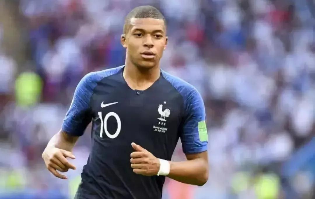 姆巴佩重提“儿皇梦”,皇马“冷淡”,球迷怒斥:要点脸吧。