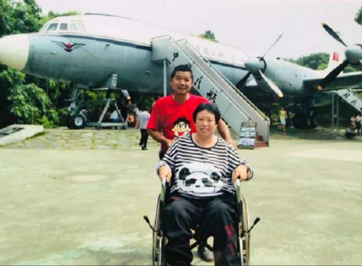 女儿结婚途中遇车祸，隐瞒26年未回娘家，男子做了26年未婚夫