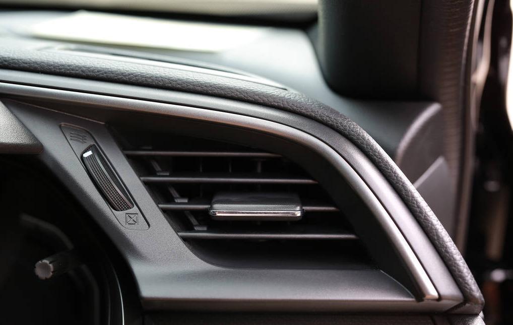 开车时,总有些人舍不得开空调,车载空调到底会增加多少油耗?