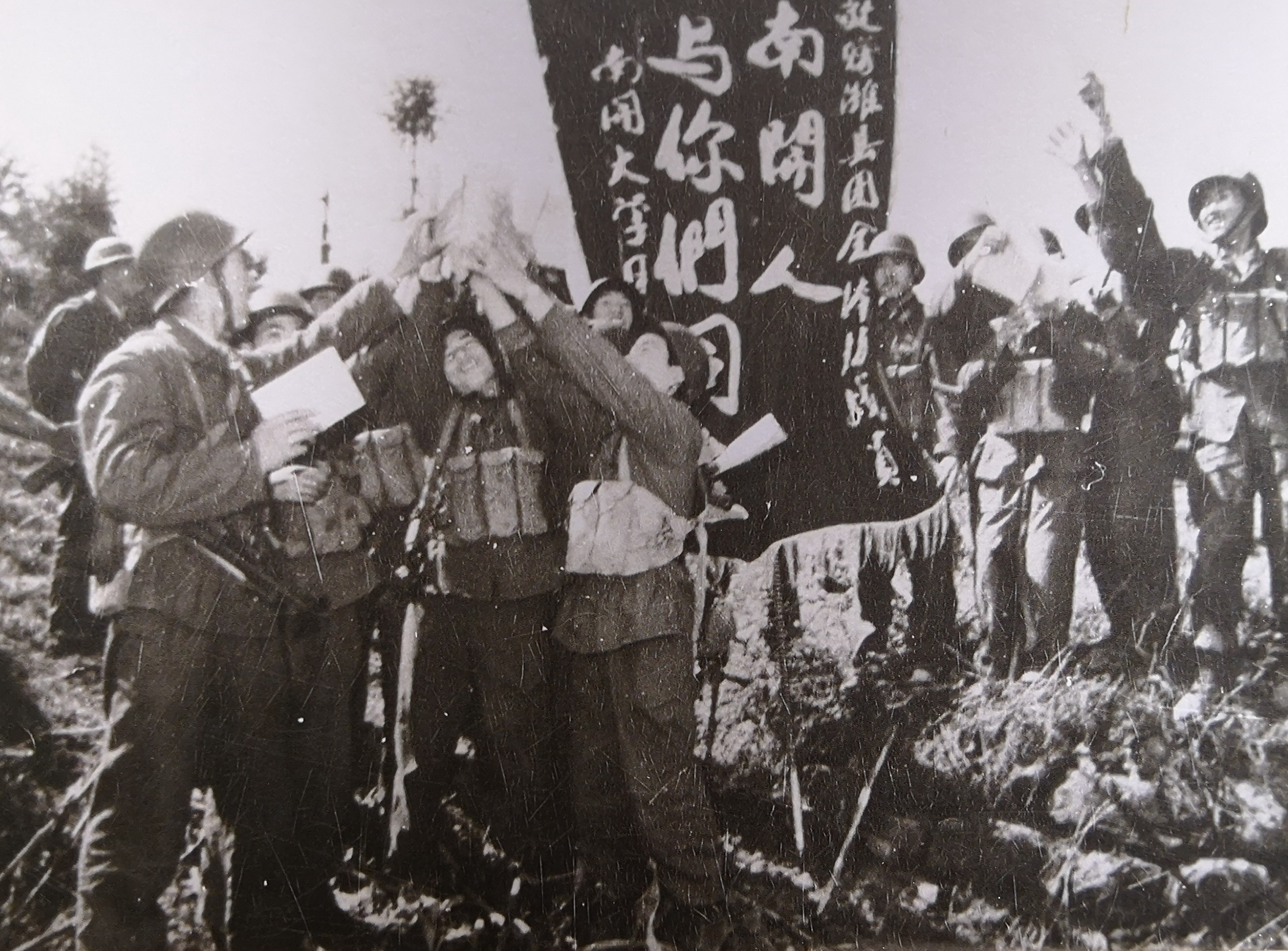 军人在部队时妻子被打怎么办,老山前线夫妻同上战场丈夫牺牲