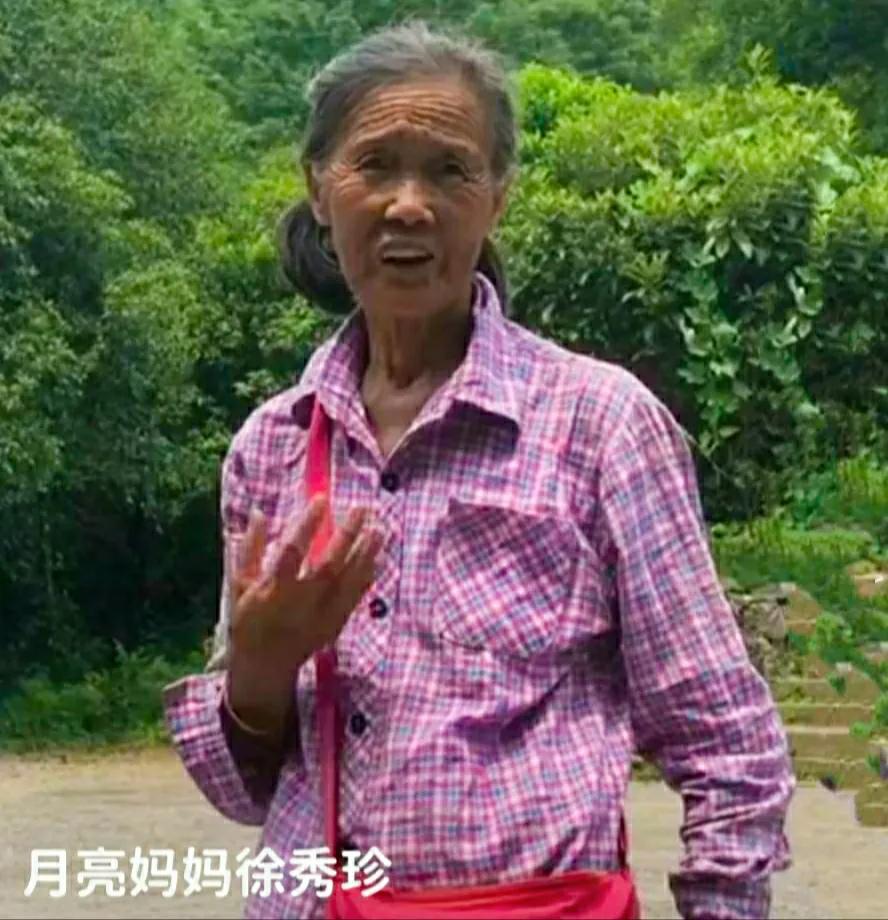 74岁自学11国语言成网红导游,77岁老太自学11门外语成导游