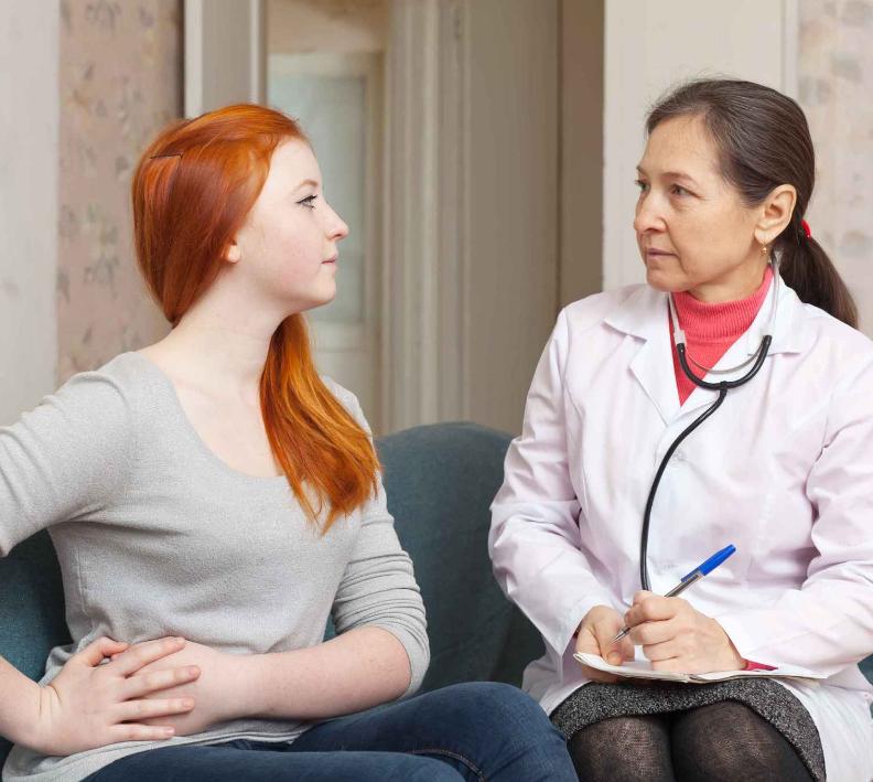 女性心窝口偏右烧灼感痛怎么回事,女性下边有烧灼感伴有尿频