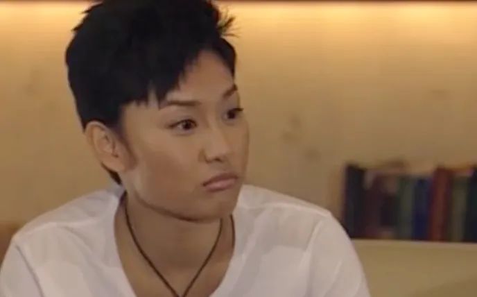 港姐冠军被骂出娱乐圈,24岁港姐冠军入行两年备受力捧