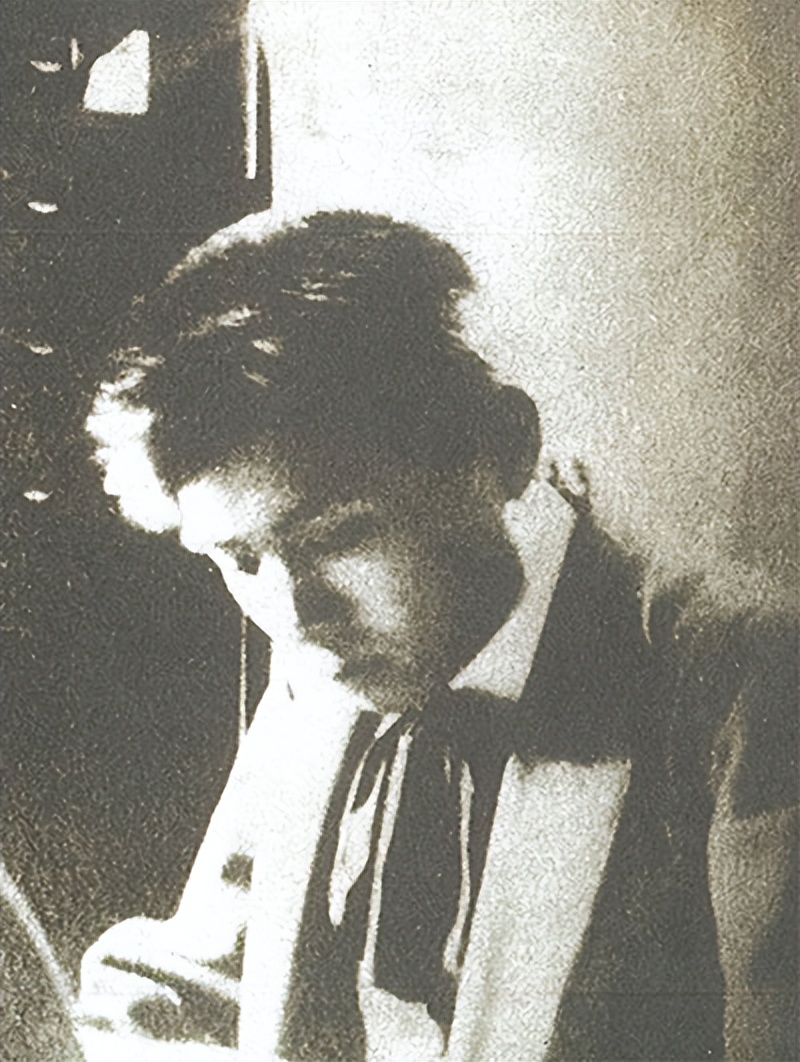 阔别70年,初恋结了4次婚,她却终生不嫁,再会面时情意了然于心