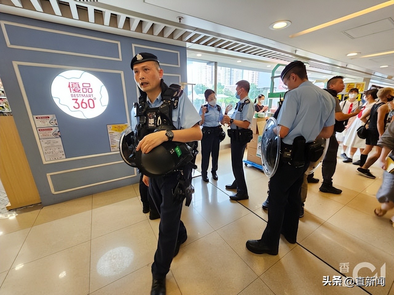 醒目！大黄鸭“游”进维港丨香港一日