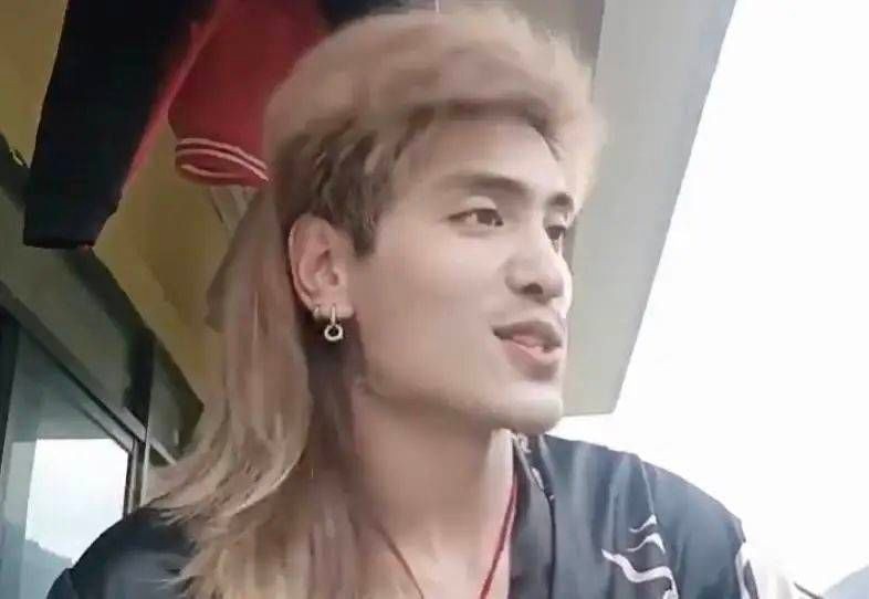 继我是云南的又一热梗，凭借蹩脚英语火到国外，引网友疯狂点赞