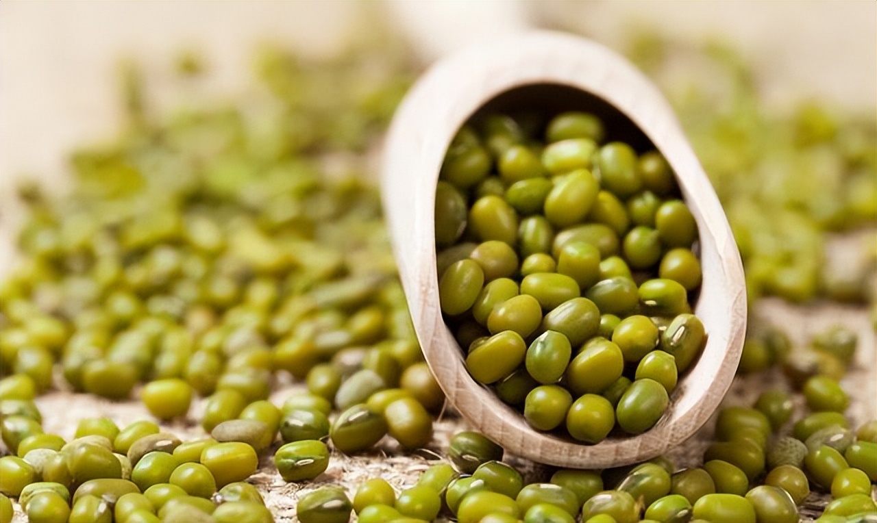 北京一下岗工人自称养生专家,挂号费2千,线下课1万,后来被揭穿了