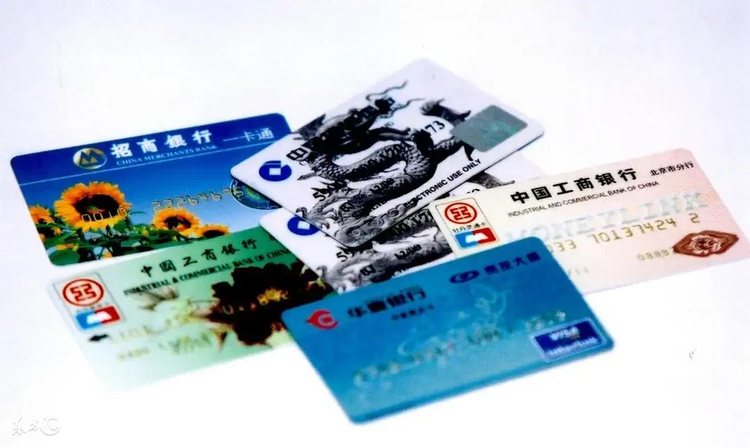 银行办信用卡送礼品是骗局吗,银行让办理信用卡送礼品有陷阱吗