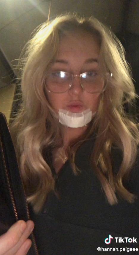 澳洲妹子和男友接吻,澳大利亚女子与男友接吻