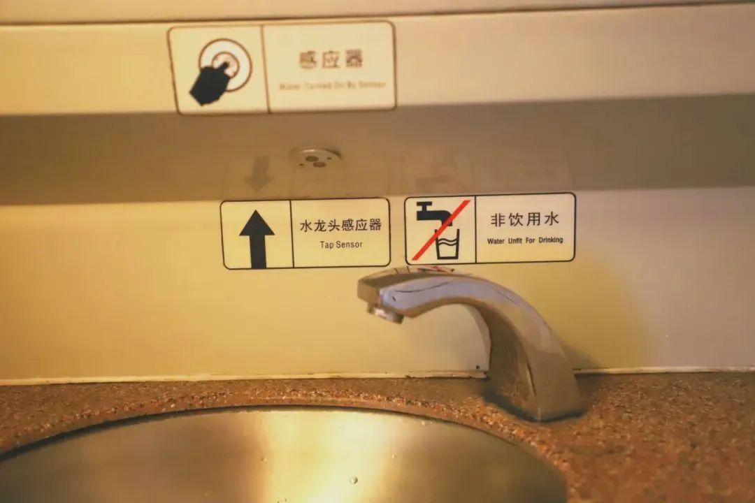 坐火车手机没电攻略,坐火车手机没电了应该去哪儿充